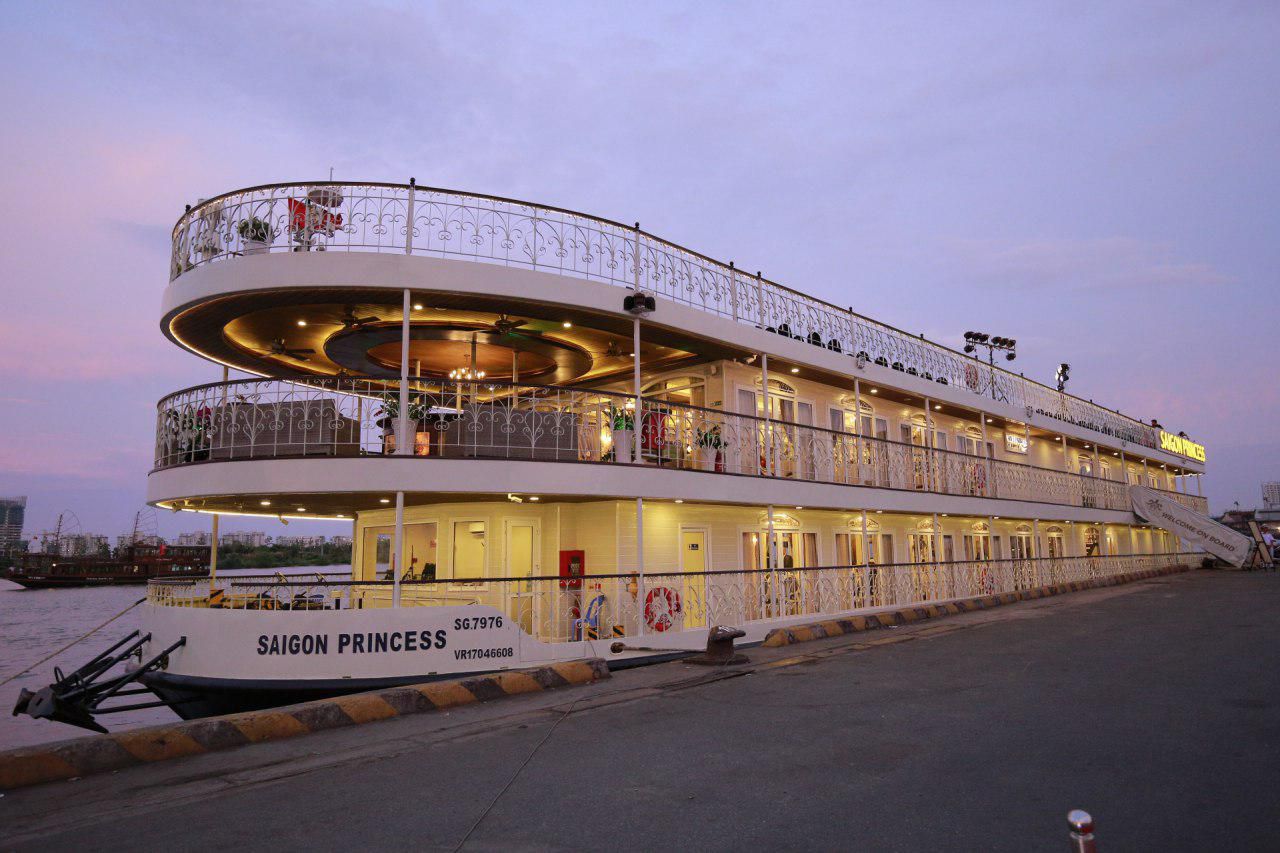 Tiệc công ty đẳng cấp trên du thuyền Saigon Princess