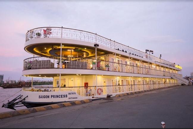 Trải nghiệm Luxurious Dinning trên du thuyền Saigon Princess