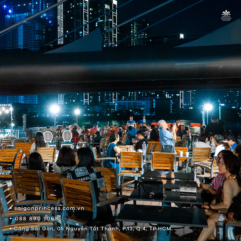 Unique night cruising experience