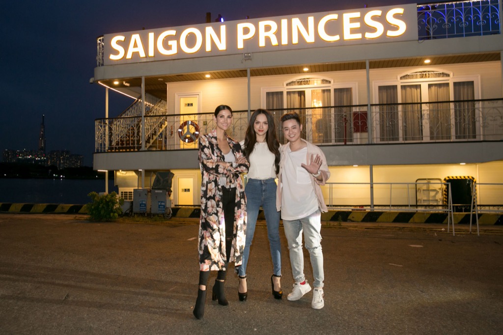 Thanh Duy mời host "Asia's Next Top Model" và Hương Giang ăn tối trên du thuyền Saigon Princess